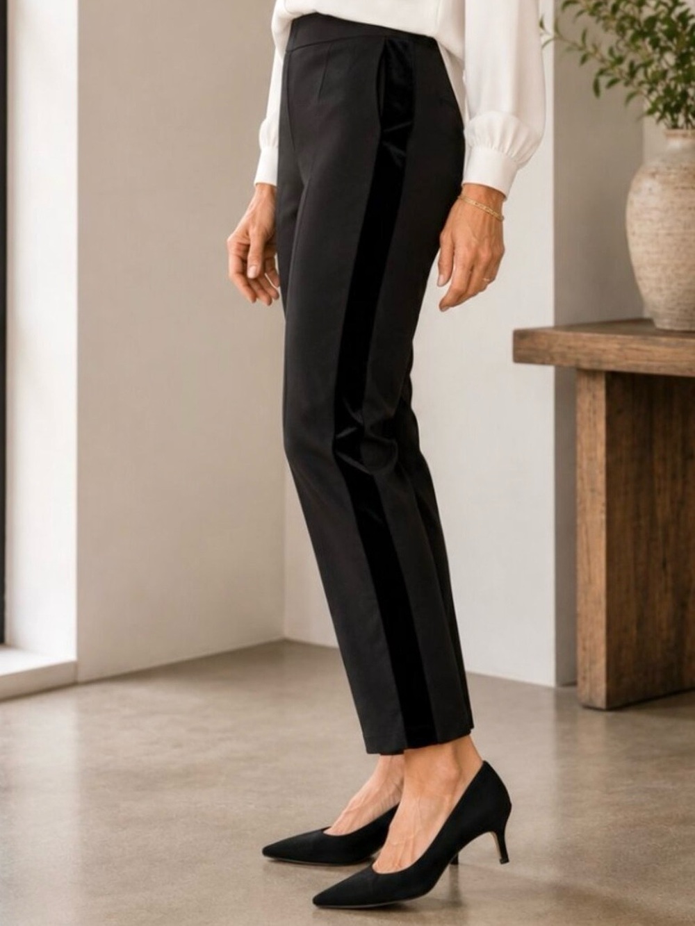 Chico’s Travelers Crepe Tuxedo Pants Women’s Size 16 Petite Velvet Side Stripe